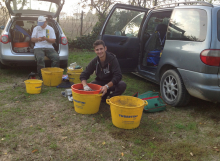 I preparativi prima delle gare di pesca sportiva a Ostellato