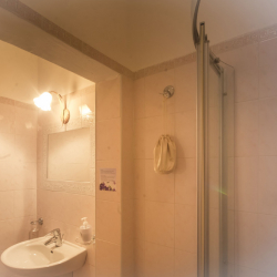 Camera Rosa - bagno privato